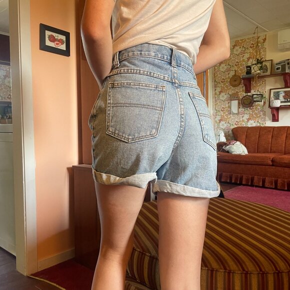 90s Road Runner Lightwash high waisted 100% cotton denim jean shorts! - Picture 3 of 12
